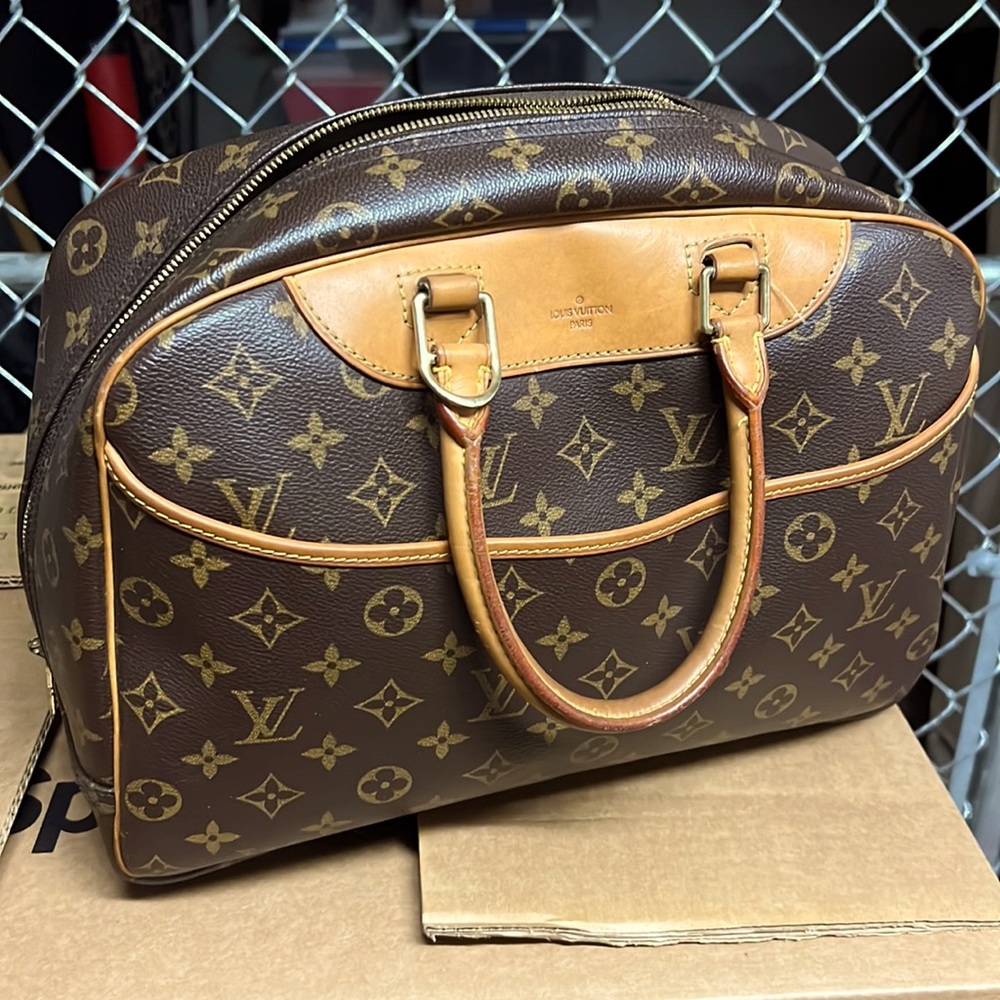 Authentic Louis Vuitton Deauville Satchel